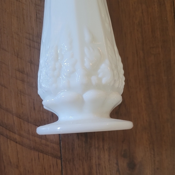 Vintage MCM Westmoreland Milk Glass Ruffle Top Swing Vase‎ - Picture 3 of 6